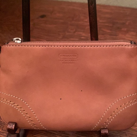 Coach Leatherware Vintage Tan Leather Wristlet - Picture 4 of 10